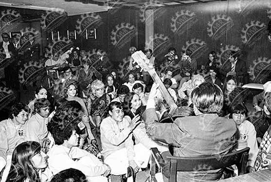 28 de marzo de 1971 - Jugadoras y artistas